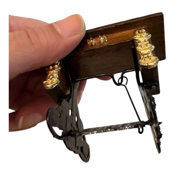 Vintage Chadwick Miller Miniature Old Fashioned Sewing Machine Doll House - Picture 2 of 5